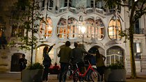 Barcelona Night Bike Tour with Local Tapas and Cava Stop