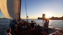 2-Hour Lisbon Traditional Boats Sunset Cruise with White Wine