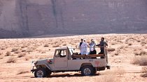 Full day Jeep tour in Wadi Rum with Bedouin guide. Including lunch, water & tea