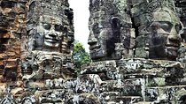 2-Days Private Tour Explore Angkor Wat and Floating Village