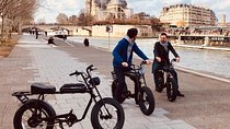 Private Paris electric bike ride with video