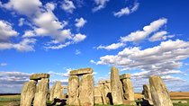 Stonehenge Half-Day Tour from London with Admission & Snack Pack