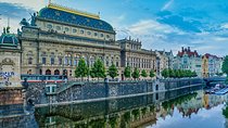 Private Transfer from Berlin to Prague with 4h of Sightseeing