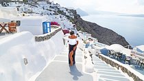 Private Photo Session with a Local Photographer in Santorini