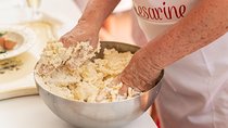 Private Pizza & Tiramisu Class at a Cesarina's home with tasting in Ercolano