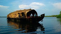 Private Backwater Cruise on a Houseboat and Shikara including Lunch