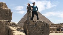 Full - Day Tour to Giza Pyramids , Cairo Museum & Bazaar Includes Lunch 