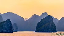 Halong bay luxury cruise 2D/1N: Kayaking, Swimming, Titop island & Surprise cave