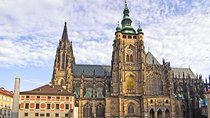 Prague Castle in Spanish, includes tickets and private transport to the Castle