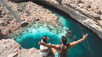 Wadi Shab tour with Bimmah Sinkhole tour (price per vehicle) 