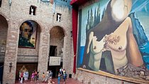 Private tour: Dali Museum in Figueres and Púbol Tour with Hotel pick-up