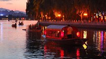 Beijing Hutong Night Tour with Yunnan Style Dinner and Chartered Boat Ride at Houhai Lake