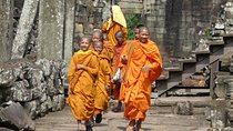 Full-Day Angkor Temple Complexes Discovery Tour by Join-In Minivan