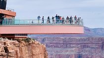 Grand Canyon Tour in Spanish with Skywalk and Hoover Dam included