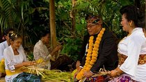 Bali Hindu Ritual's Offering Making Class