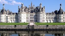 Loire Valley Castles Guided Day Trip from Paris in minivan