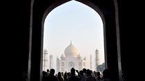 Agra: Taj Mahal Skip-the Line Entrance Ticket