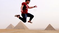 Sightseeing Day Tour to Pyramids, Egyptian Museum and Bazaar from Giza or Cairo