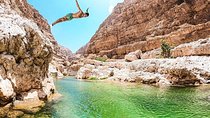 Wadi Shab full day tour (Muscat tours) : Private & custom tours