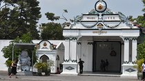 Private Royal Heritage Tour: Yogyakarta Palace, Watercastle, Sonobudoyo Museum
