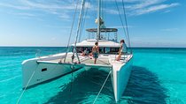 Catamaran Tour to Isla Mujeres, Open bar, Lunch, Snorkeling, Beach Club Included