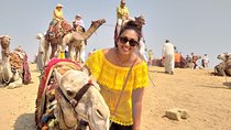 Private Tour to Pyramids of Giza Plateau in 4 Hours with Lunch and Camel ride