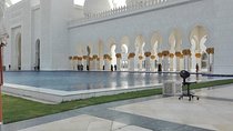 Abu Dhabi tour with Sheikh Zayed Grand Mosque ,and Qasr Al Watan