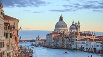 Private transfer from Budapest to Venice with 2h of Sightseeing