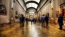 Private 3-hour tour in Louvre Museum with official tour guide 