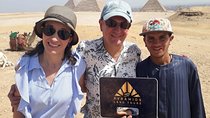 Giza Pyramids and Sphinx: Guided Day Tour from Cairo