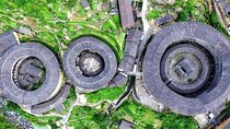 Tour Guide and Car: Private Day Tour to Tianluokeng Tulou and Hongkeng Tulou