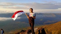 Watch the sunrise from the top of Mount Batur volcano