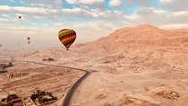  Hot air balloon ride at Luxor