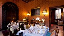 Dinner in a noble Palace & private gondola ride
