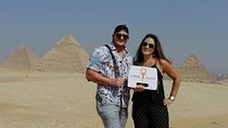 Full-day tour Giza pyramids and Egyptian Museum and bazaar, camel ride, Lunch