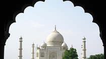 Taj Mahal Day Trip Including Same Day Flights from Mumbai