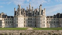 Loire Valley Trip from Paris with Private Local Guide & Private Transportation