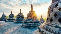 Yogyakarta: Borobudur Climb-up, Mount Merapi & Prambanan Day Trip