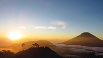 From Yogyakarta: Dieng Plateau Golden Sunrise Private Day Trip