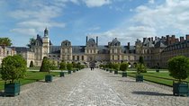Round transfer to Fontainebleau and Vaux le Vicomte from Paris