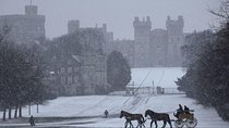 Windsor, Oxford and Avebury's Stone Circle with Christmas Lunch