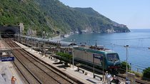 The best of Cinque Terre by train: landscapes and perfumed wines