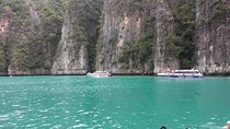 Phi Phi Island Tour by Speed Boat with Snorkeling