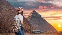 Female Guided Pyramids, Museum & Bazaar Private Tour
