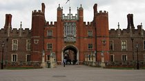Hampton court palace private tour from London