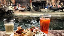 Drink eat and walk in Venice