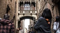 Explore Barcelona: Private Tour with Highlights, Gems & Tapa