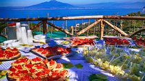 Discover Sorrento with food tasting and walking Tour