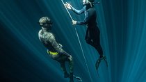 Training session for certified freedivers