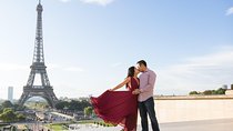 2 Hours Photoshoot tours at the Eiffel tower, Trocadero, Champ de Mars and more